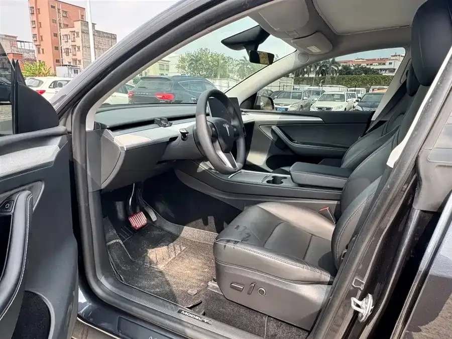 Tesla Model Y Model Y 2024 rear-wheel drive version 2024 — миниатюра 3