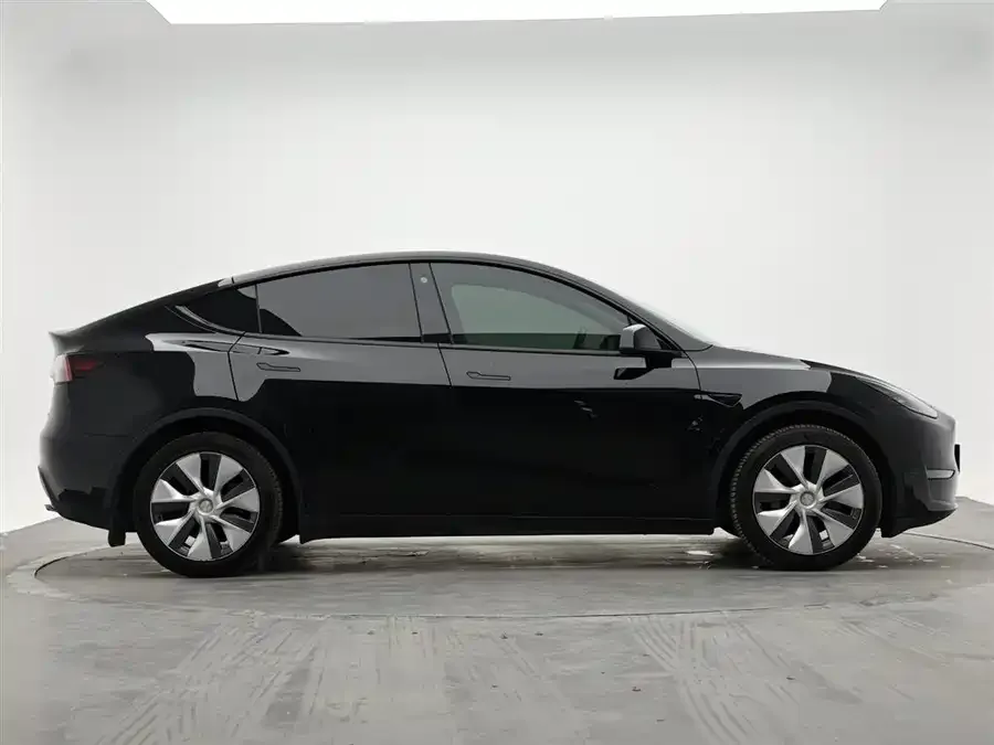 Tesla Model Y Model Y 2022 facelift long-range all-wheel drive version 2023 — миниатюра 2