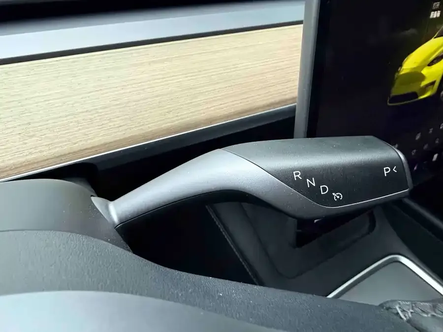 Tesla Model Y Model Y 2022 facelift rear-wheel drive version 2023 — миниатюра 5