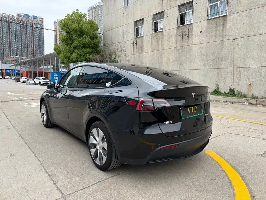 Tesla Model Y Model Y 2022 facelift rear-wheel drive version 2023 — миниатюра 4