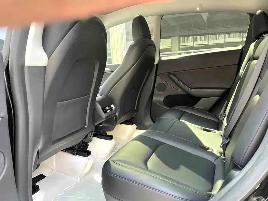 Tesla Model Y Model Y 2024 rear-wheel drive version 2024 — миниатюра 2
