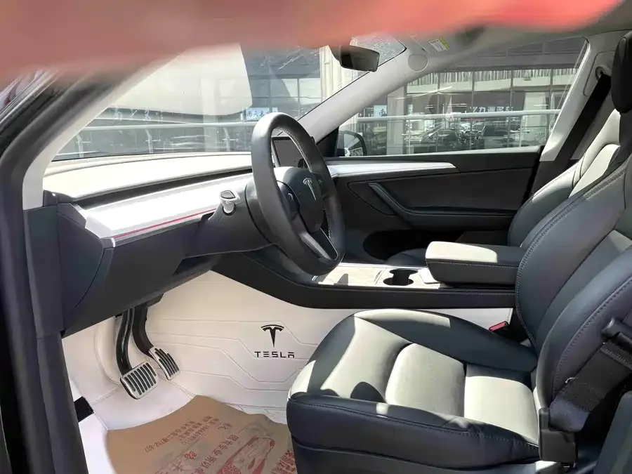 Tesla Model Y Model Y 2024 rear-wheel drive version 2024 — миниатюра 4