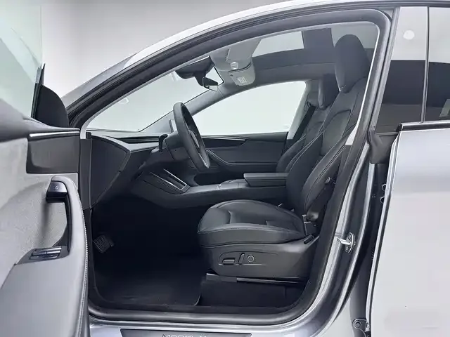 Tesla Model Y Model Y 2025 rear-wheel drive version 2025 — миниатюра 4
