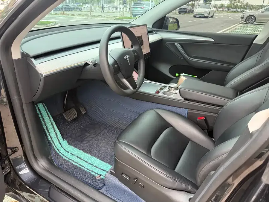 Tesla Model Y Model Y 2024 rear-wheel drive version 2024 — миниатюра 4
