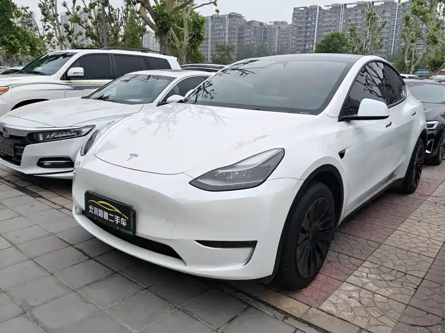 Tesla Model Y 2024