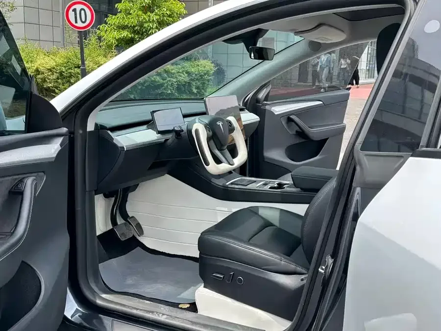 Tesla Model Y Model Y 2024 rear-wheel drive version 2024 — миниатюра 5
