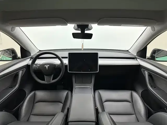 Tesla Model Y Model Y 2024 rear-wheel drive version 2024 — миниатюра 3