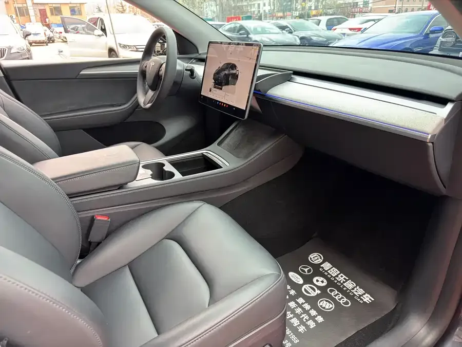 Tesla Model Y Model Y 2024 rear-wheel drive version 2024 — миниатюра 3