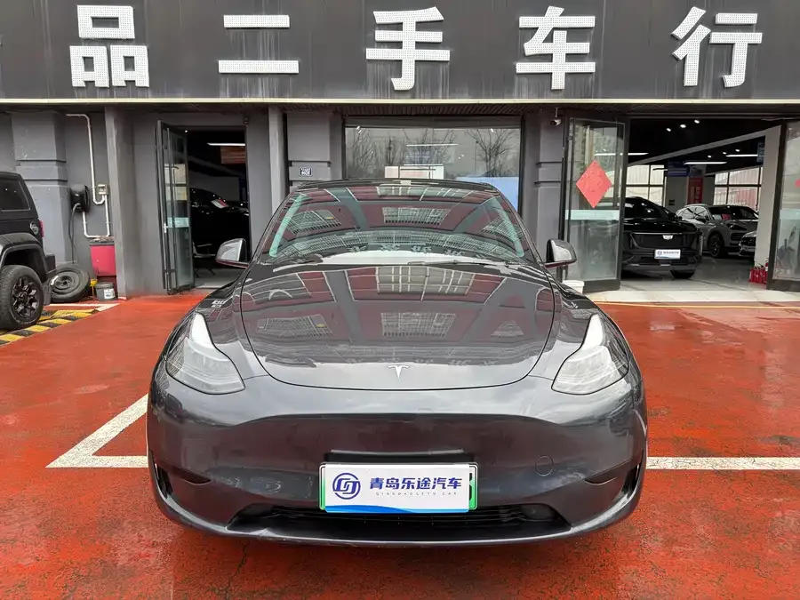 Tesla Model Y 2024
