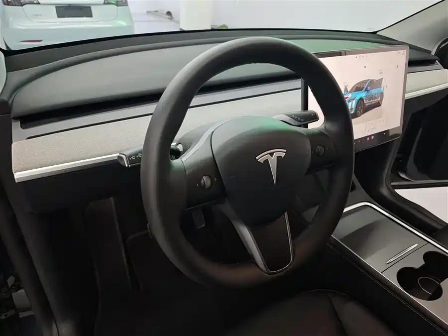 Tesla Model Y Model Y 2024 rear-wheel drive version 2024 — миниатюра 4