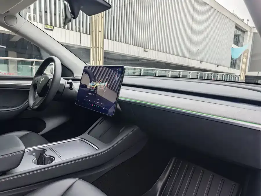 Tesla Model Y Model Y 2022 facelift rear-wheel drive version 2022 — миниатюра 2