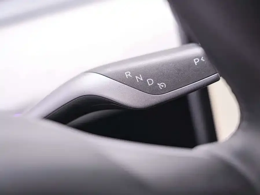 Tesla Model Y Model Y 2024 rear-wheel drive version 2024 — миниатюра 5