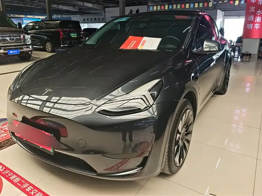Tesla Model Y 2025