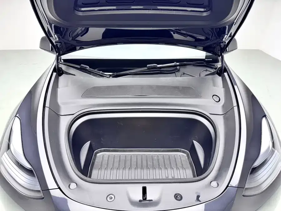 Tesla Model Y Model Y 2024 rear-wheel drive version 2025 — миниатюра 3