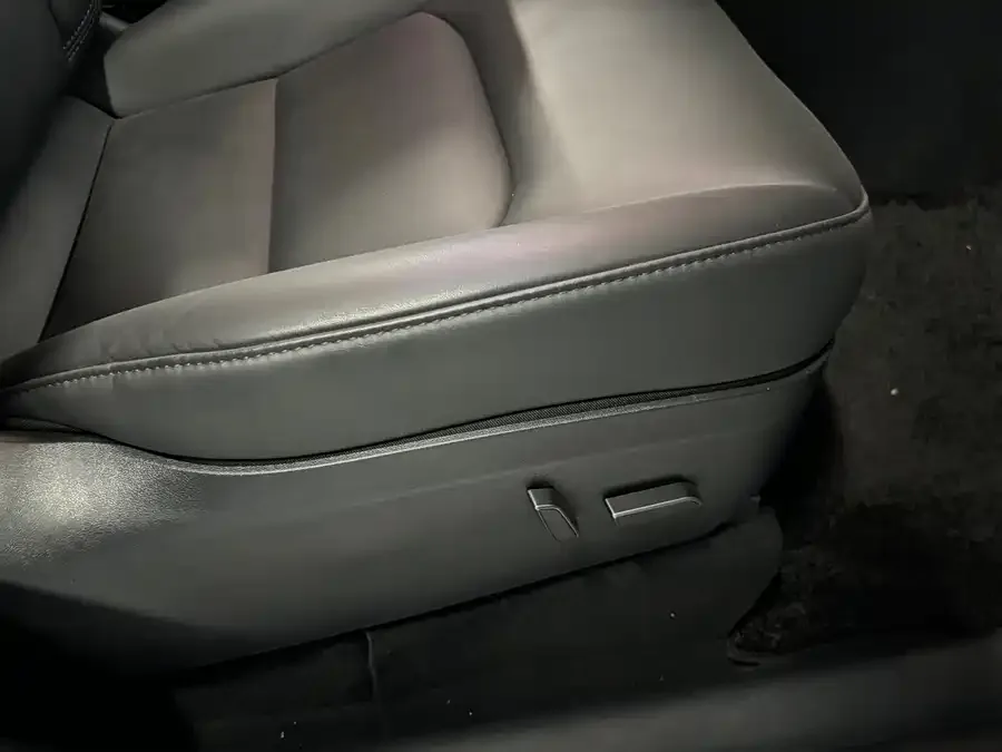 Tesla Model Y Model Y 2022 Long Range All-Wheel Drive Version 2024 — миниатюра 3
