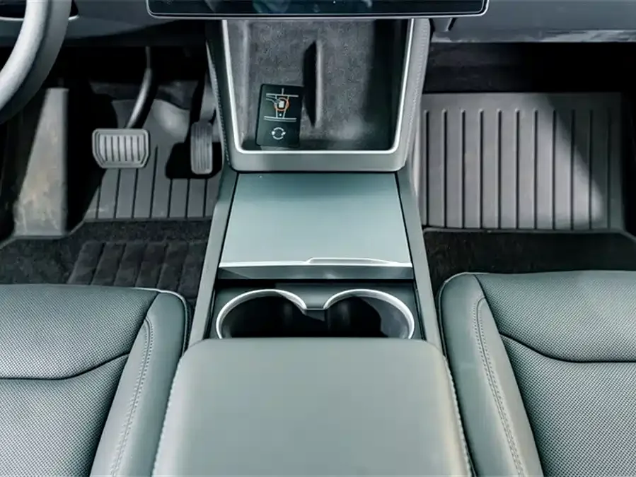 Tesla Model Y Model Y 2025 long-range all-wheel drive version 2025 — миниатюра 4