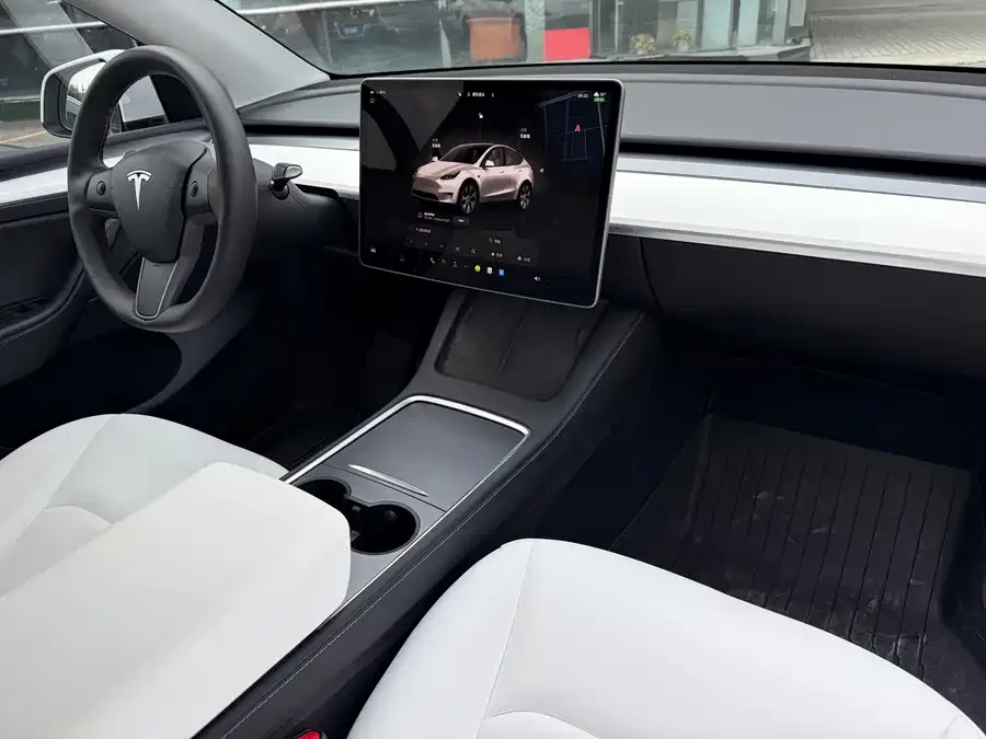 Tesla Model Y Model Y 2022 facelift rear-wheel drive version 2022 — миниатюра 4