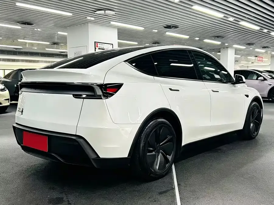 Tesla Model Y Model Y 2025 facelift long-range all-wheel drive version 2025 — миниатюра 4
