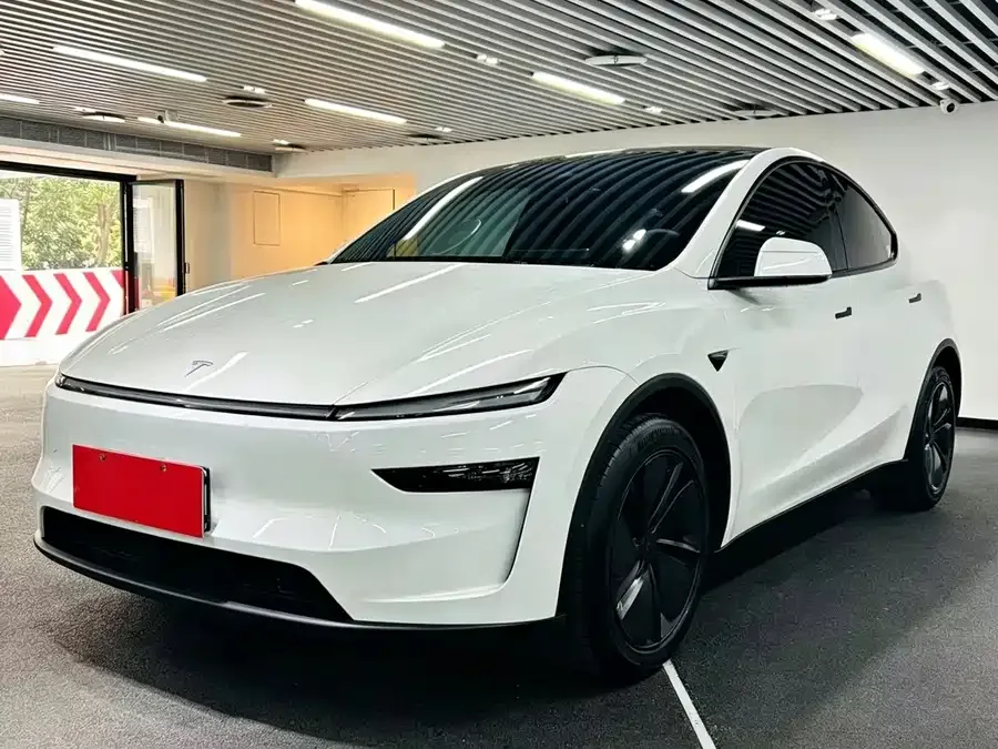 Tesla Model Y 2025