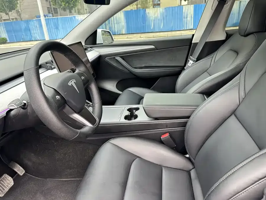 Tesla Model Y Model Y 2023 rear-wheel drive version 2024 — миниатюра 3
