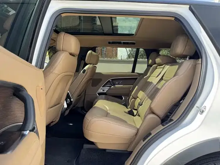 Land Rover Range Rover Range Rover 2024 3.0 L6 400PS Grand Extended Edition 7 Seaters 2024 — миниатюра 2
