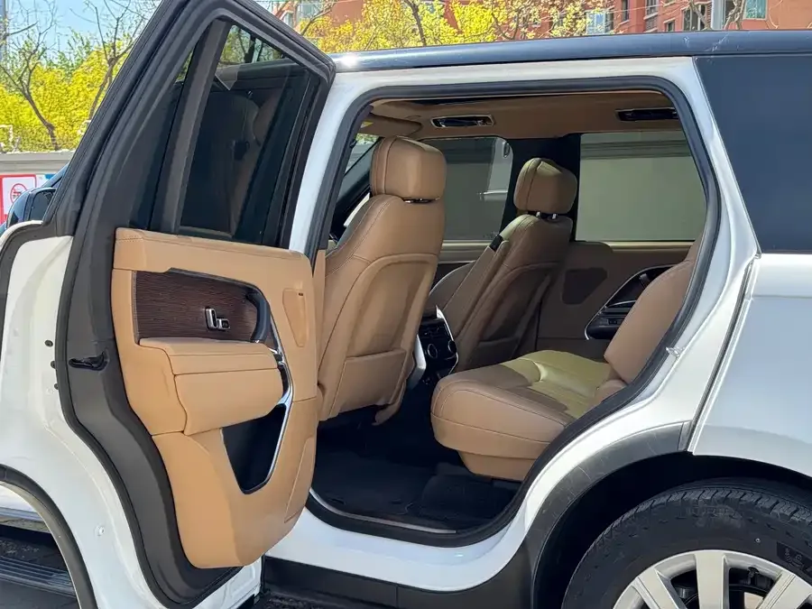 Land Rover Range Rover Range Rover 2024 3.0 L6 400PS Grand Extended Edition 7 Seaters 2024 — миниатюра 4