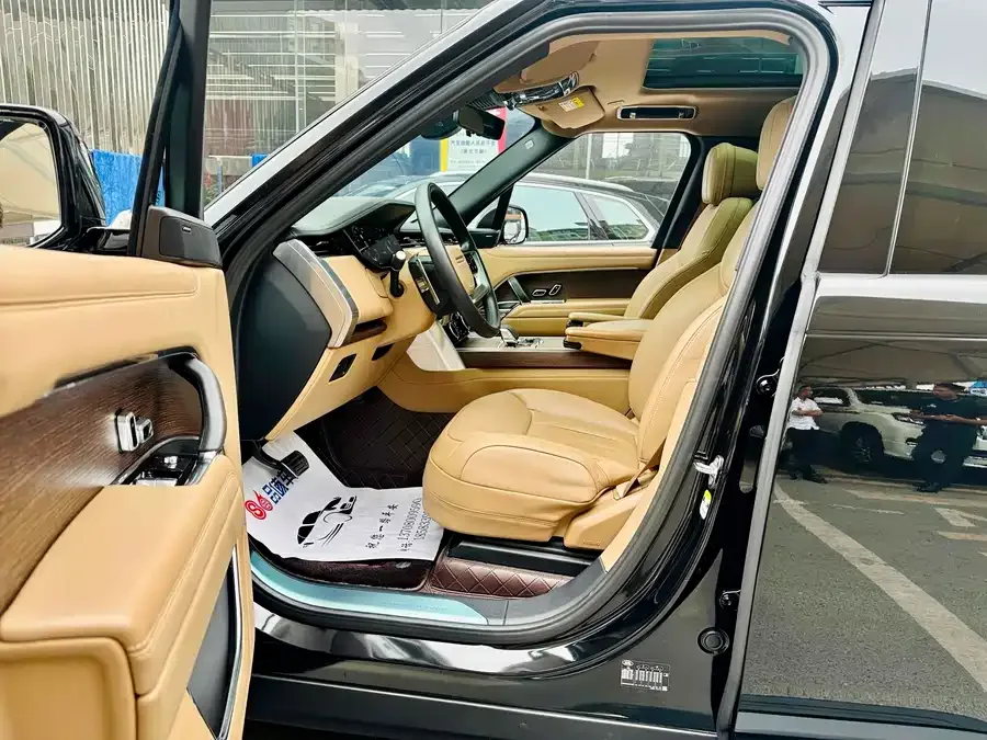 Land Rover Range Rover Range Rover 2023 3.0 L6 360PS Grand Edition 2023 — миниатюра 5