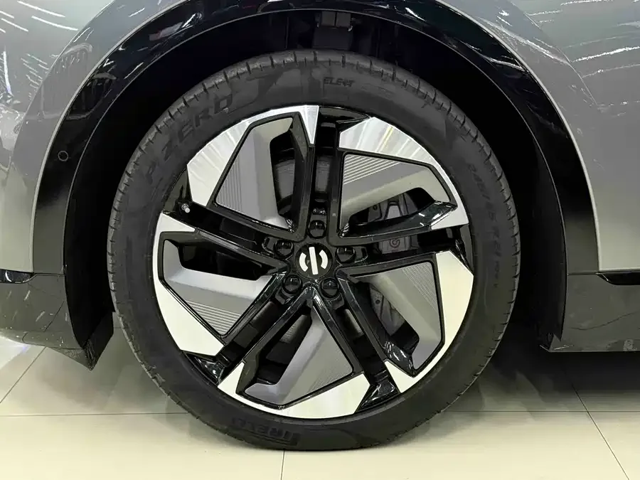 HiPhi Y Gaohe HiPhi Y 2023 560km Elite Edition 2023 — миниатюра 3