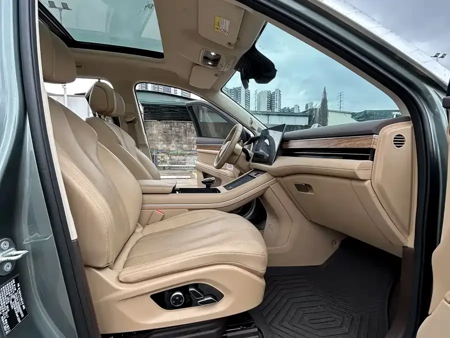 AITO M7 QM7 2024 1.5T RWD Plus Edition 5 Seaters 2024 — миниатюра 2