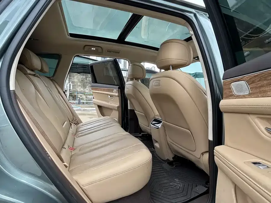 AITO M7 QM7 2024 1.5T RWD Plus Edition 5 Seaters 2024 — миниатюра 3