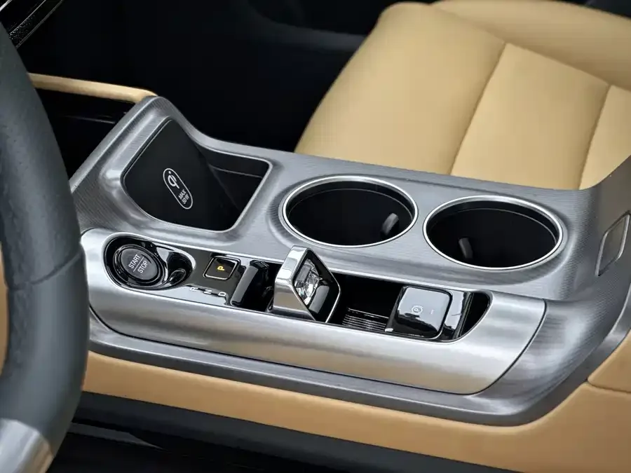 GAC Trumpchi E8 PHEV Trumpchi E8 PHEV 2024 150km/h Dragon Glory Edition 2024 — миниатюра 3