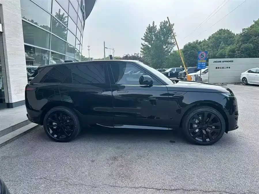 Land Rover Range Rover Sport 2026 Range Rover Sport 400PS Dynamic SE 2026 — миниатюра 3