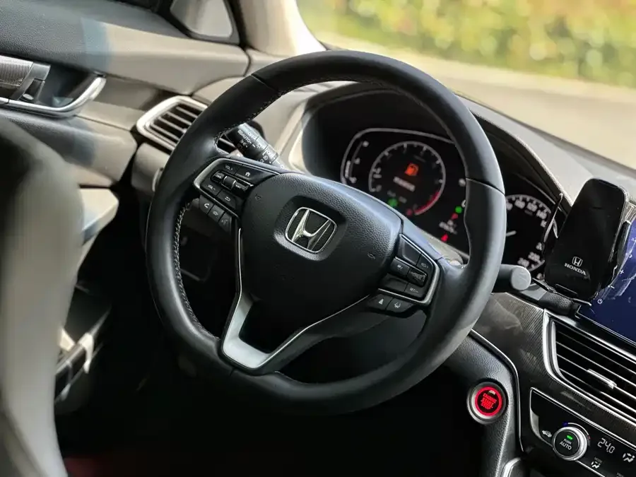 Honda Accord 2022 Accord 260TURBO Fantasy Night Premium Edition 2023 — миниатюра 4