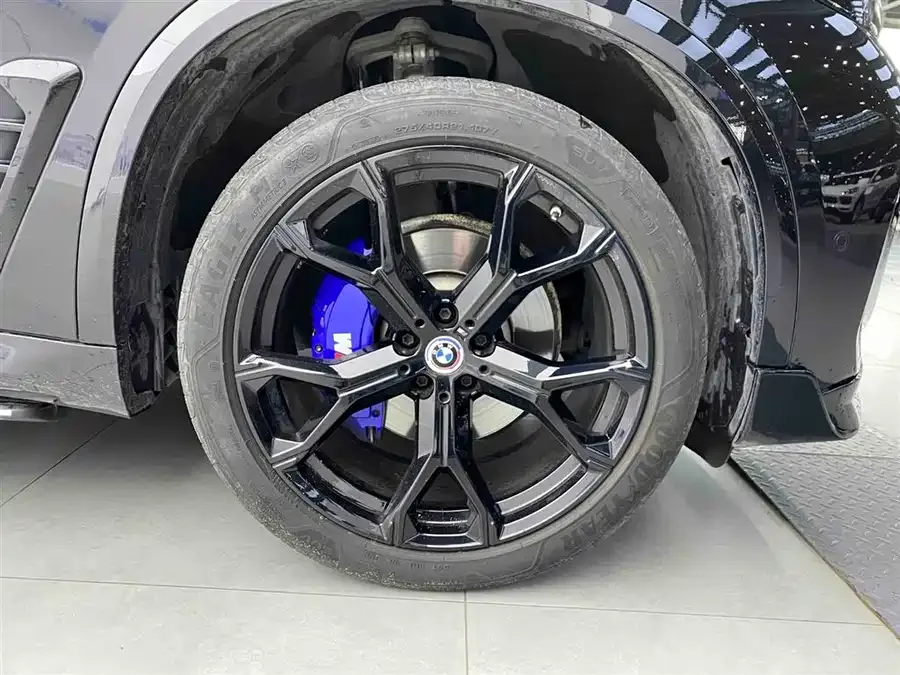 BMW X5 2023 xDrive 30Li Exclusive M Sport Night Edition 2024 — миниатюра 4