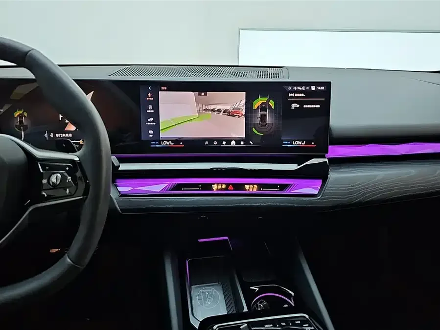 BMW 5 Series BMW 5 Series 2025 525Li Luxury Package 2025 — миниатюра 4