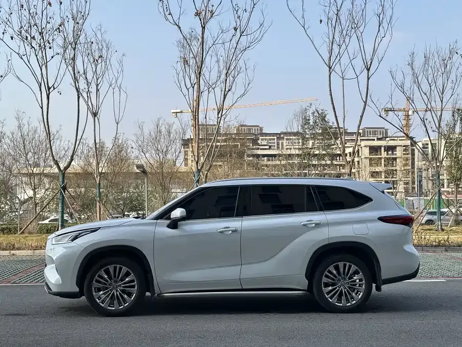 Toyota Highlander Highlander 2024 380T 4WD Premium Edition 7 Seaters 2024 — миниатюра 2