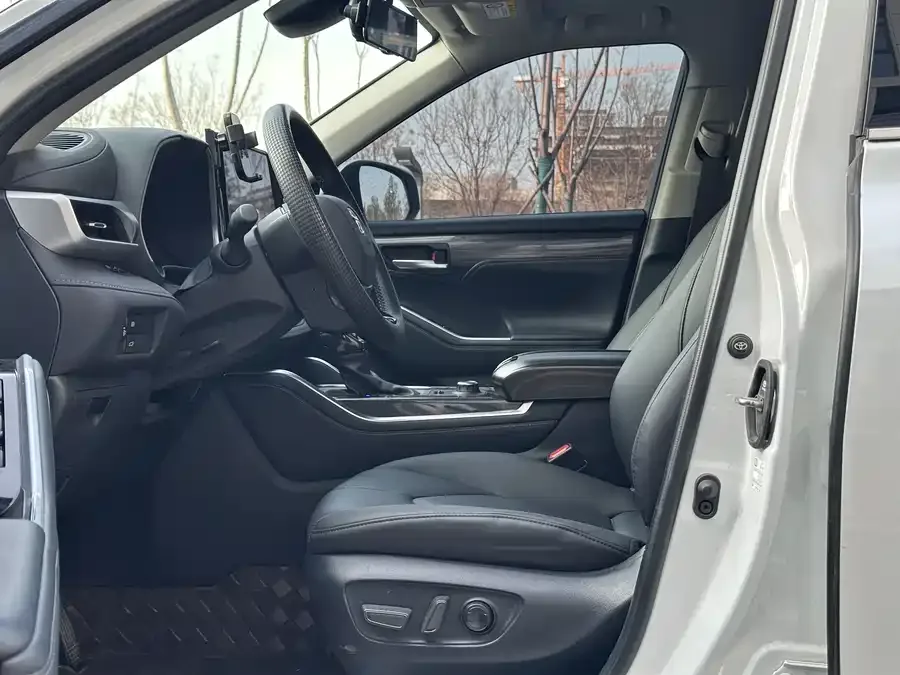 Toyota Highlander Highlander 2024 380T 4WD Premium Edition 7 Seaters 2024 — миниатюра 5