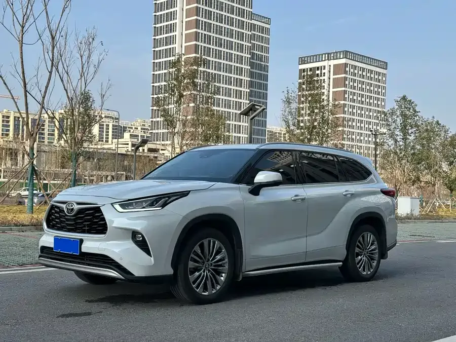 Toyota Highlander Highlander 2024 380T 4WD Premium Edition 7 Seaters 2024 — фото 1, купить с доставкой в Москву
