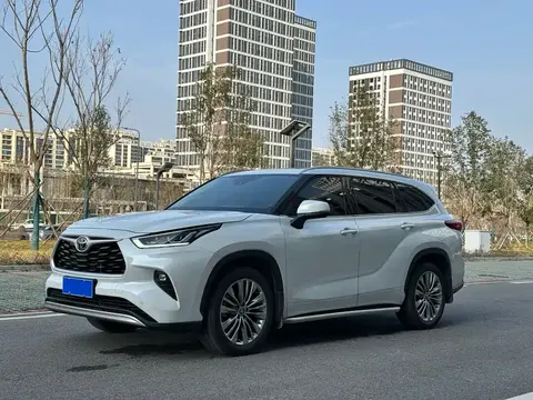Toyota Highlander 2024 buy in Moscow