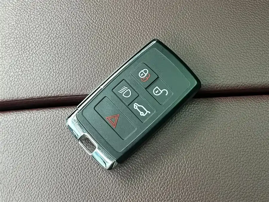 Land Rover Range Rover Aurora Range Rover Evoque 2022 Evoque L 249PS R-Dynamic Deluxe Edition 2022 — миниатюра 5