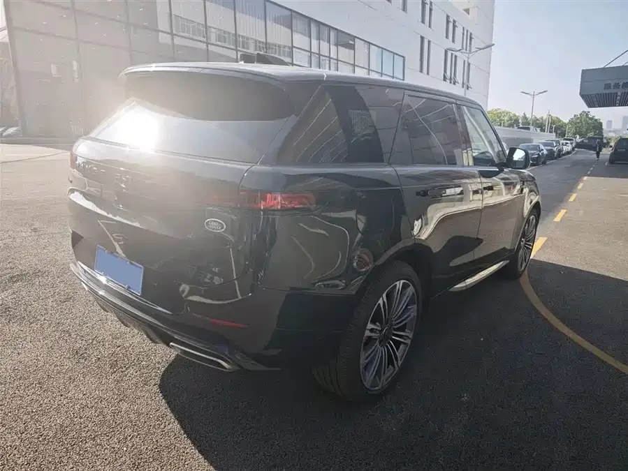 Land Rover Range Rover Sport Range Rover Sport 2025 400PS Classic Edition 2025 — миниатюра 2