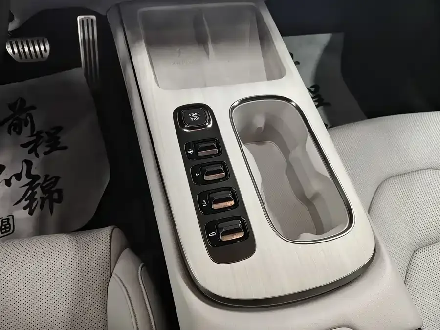 Xiaomi SU7 Xiaomi SU7 2024 4WD Max Founder's Edition 2024 — миниатюра 3