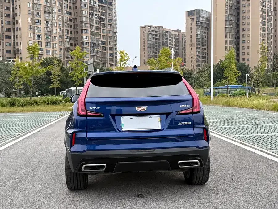 Cadillac XT4 2024 28T 2WD Premium Edition 2024 — миниатюра 2