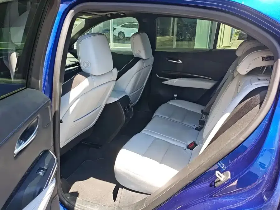 Cadillac XT4 2024 28T 2WD Premium Edition 2024 — миниатюра 5