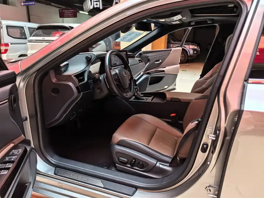Lexus ES 2023 200 Excellence Edition 2024 — миниатюра 2