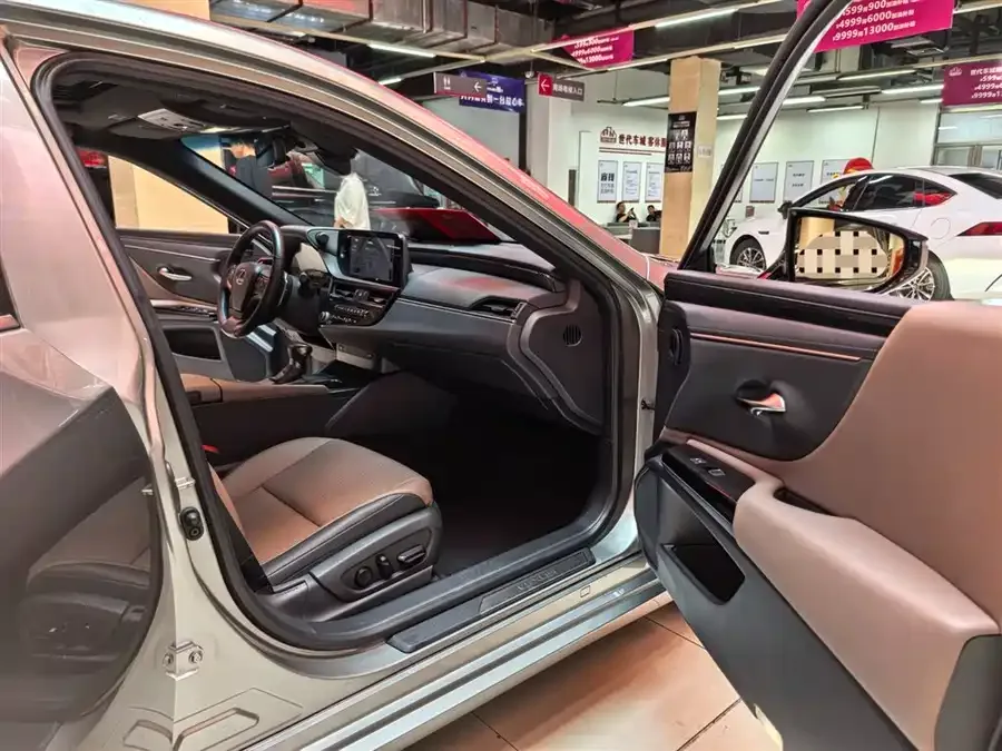 Lexus ES 2023 200 Excellence Edition 2024 — миниатюра 3