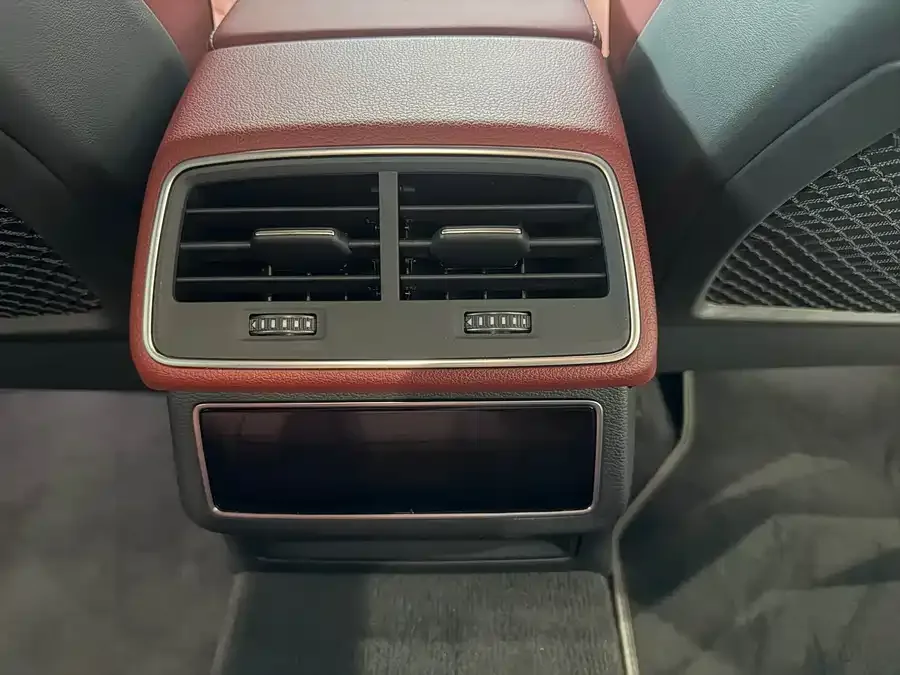 Audi A7L 2024 45 TFSI quattro S-line Black Warrior Edition 2023 — миниатюра 4