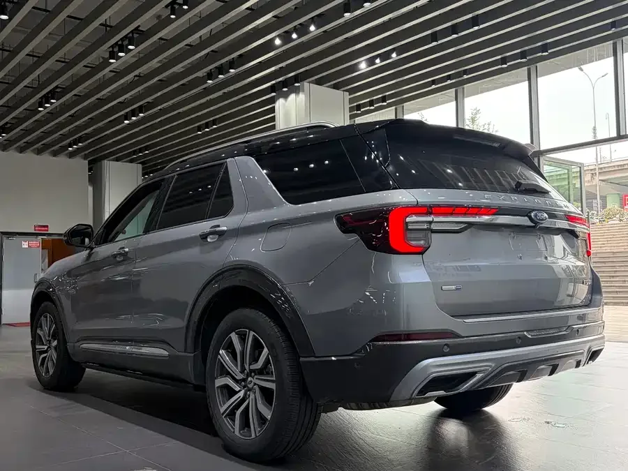 Ford Explorer Explorer 2023 EcoBoost 285 4WD Titanium Edition 6 Seaters 2023 — миниатюра 4