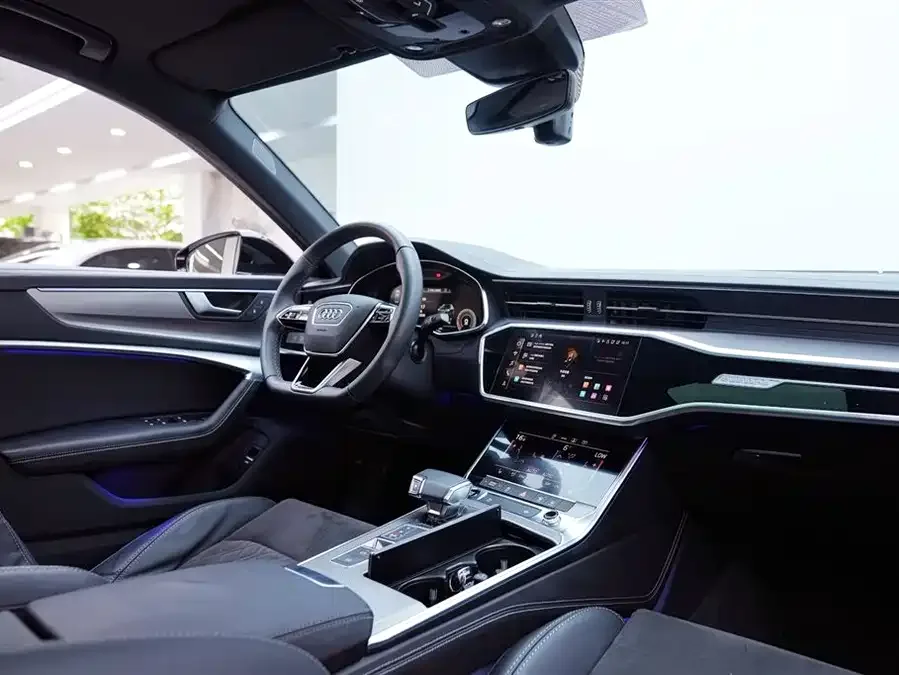 Audi A6L 2022 55 TFSI quattro exclusive dynamic model 2022 — миниатюра 3