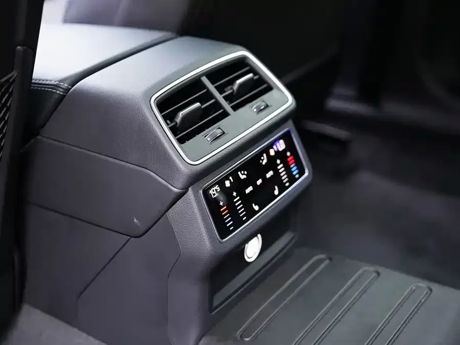 Audi A6L 2022 55 TFSI quattro exclusive dynamic model 2022 — миниатюра 5